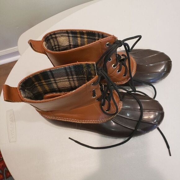 Cape Robbin Duck Boots - Picture 2 of 9